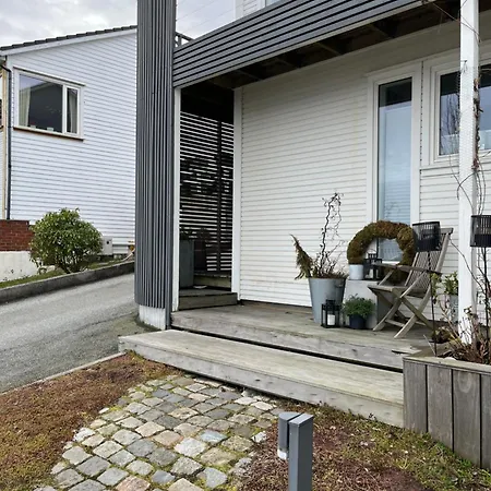 Sentrumsnaer Leilighet M/panorama Utsikt, Gode Solforhold Og Flott Uteomrade Daire