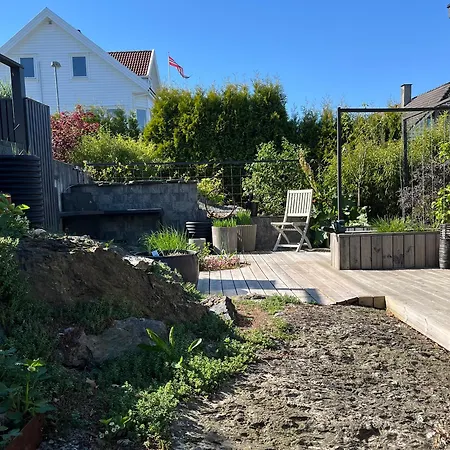 Sentrumsnaer Leilighet M/panorama Utsikt, Gode Solforhold Og Flott Uteomrade Daire *