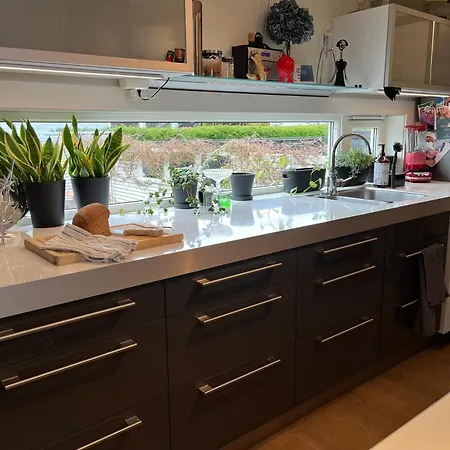 Sentrumsnaer Leilighet M/panorama Utsikt, Gode Solforhold Og Flott Uteomrade Apartment *